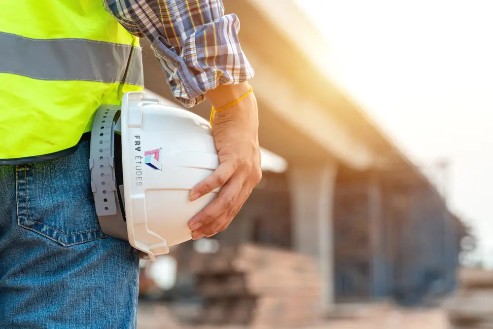 Ingénieur du bureau d'études techniques FRY Études sur chantier à Paris